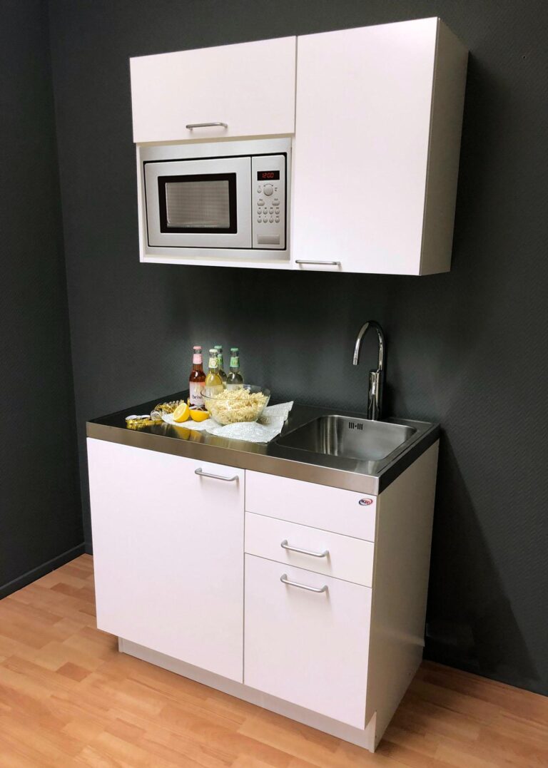 Trinettkök 100 cm med diskho och kyl i bostadsmiljö